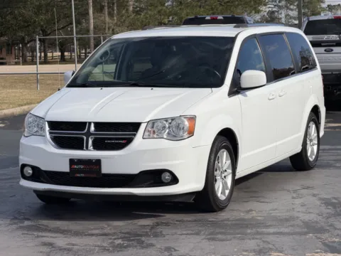 Another view of 2019 Dodge Grand Caravan SXT for sale in Alvin, TX at Auto Boutique Texas
