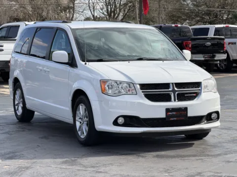Photos of 2019 Dodge Grand Caravan SXT for sale in Alvin, TX at Auto Boutique Texas