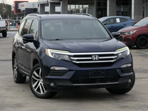 Photos of 2016 Honda Pilot Touring for sale in Alvin, TX at Auto Boutique Texas