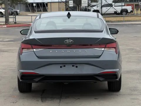 More photos of 2021 Hyundai Elantra SEL at Auto Boutique Texas, TX