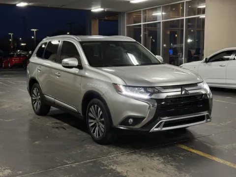 Photos of 2020 Mitsubishi Outlander SEL for sale in Alvin, TX at Auto Boutique Texas