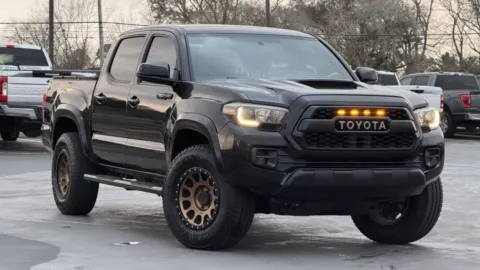 Black 2016 Toyota Tacoma TRD Sport for sale in Alvin, TX