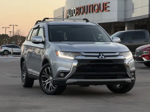 Photos of 2017 Mitsubishi Outlander SE for sale in Alvin, TX at Auto Boutique Texas