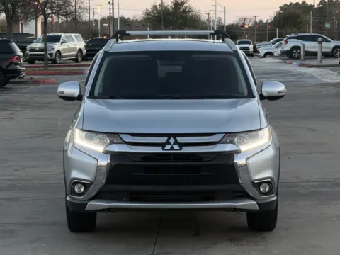 More photos of 2017 Mitsubishi Outlander SE at Auto Boutique Texas, TX