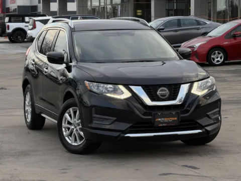 Photos of 2018 Nissan Rogue SV for sale in Alvin, TX at Auto Boutique Texas
