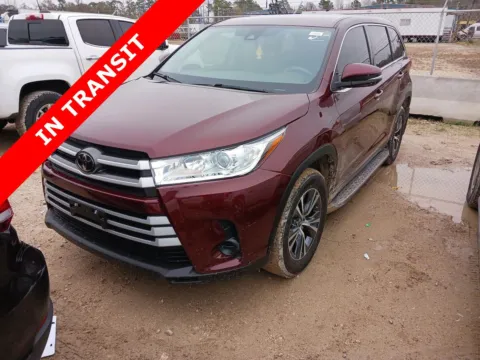 Black 2019 Toyota Highlander LE for sale in Alvin, TX
