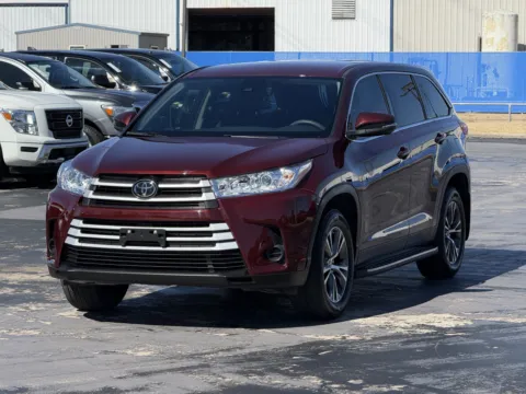 Another view of 2019 Toyota Highlander LE for sale in Alvin, TX at Auto Boutique Texas