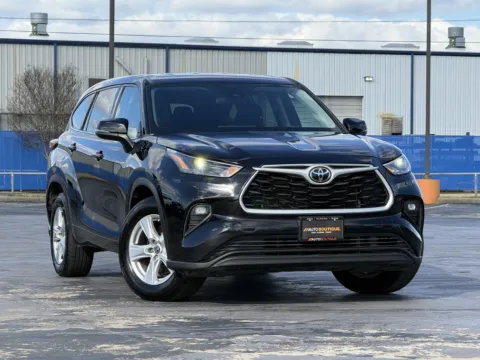 Photos of 2022 Toyota Highlander LE for sale in Alvin, TX at Auto Boutique Texas