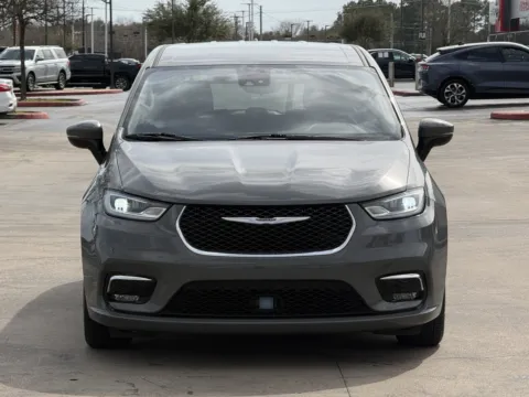 More photos of 2023 Chrysler Pacifica Touring L at Auto Boutique Texas, TX
