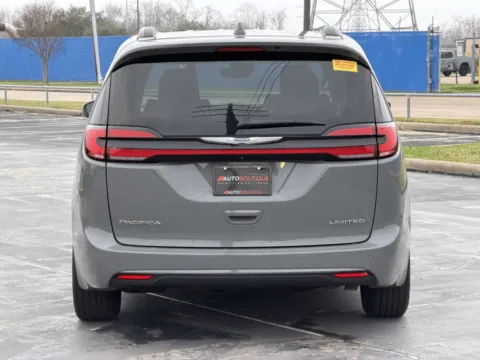 More photos of 2022 Chrysler Pacifica Limited at Auto Boutique Texas, TX