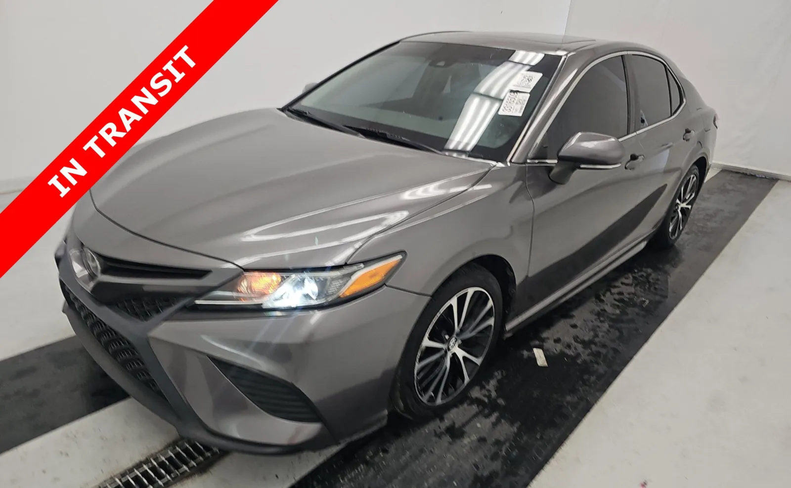 Gray 2018 Toyota Camry SE for sale in Alvin, TX