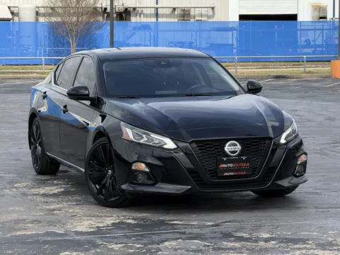 Photos of 2022 Nissan Altima 2.5 SR for sale in Alvin, TX at Auto Boutique Texas