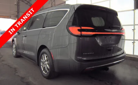 More photos of 2021 Chrysler Pacifica Touring at Auto Boutique Texas, TX
