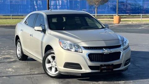 Silver 2015 Chevrolet Malibu LT for sale in Alvin, TX