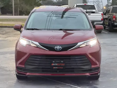 More photos of 2021 Toyota Sienna LE at Auto Boutique Texas, TX