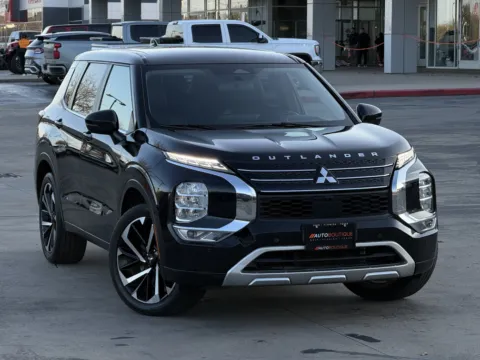 Photos of 2022 Mitsubishi Outlander SE for sale in Alvin, TX at Auto Boutique Texas