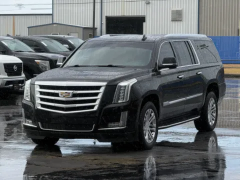 Another view of 2018 Cadillac Escalade ESV Standard for sale in Alvin, TX at Auto Boutique Texas