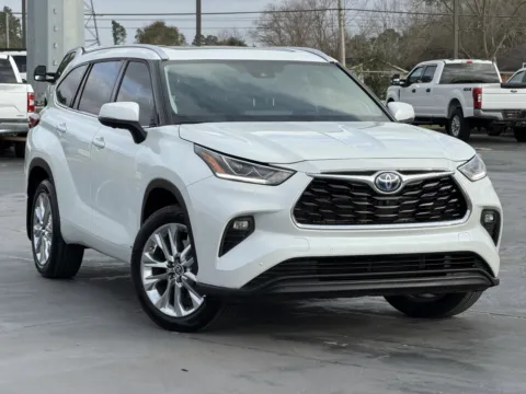 Photos of 2023 Toyota Highlander Hybrid Limited for sale in Alvin, TX at Auto Boutique Texas