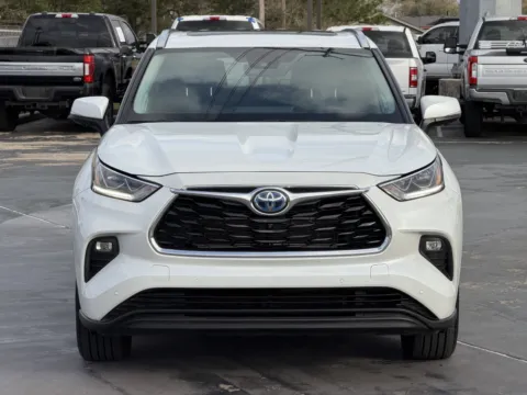More photos of 2023 Toyota Highlander Hybrid Limited at Auto Boutique Texas, TX