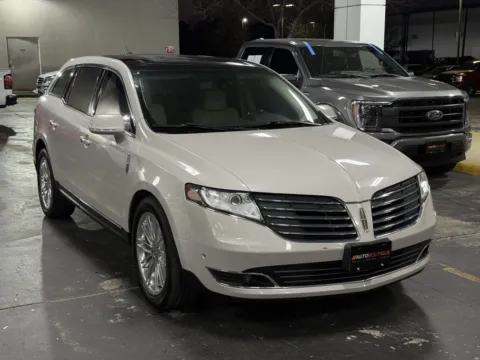 Photos of 2019 Lincoln MKT Reserve for sale in Alvin, TX at Auto Boutique Texas