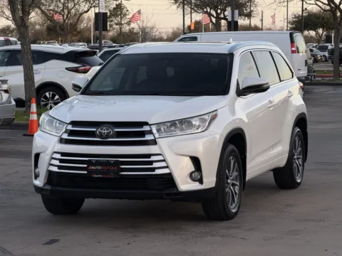 Another view of 2018 Toyota Highlander XLE for sale in Alvin, TX at Auto Boutique Texas