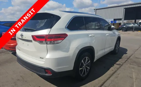 More photos of 2018 Toyota Highlander XLE at Auto Boutique Texas, TX