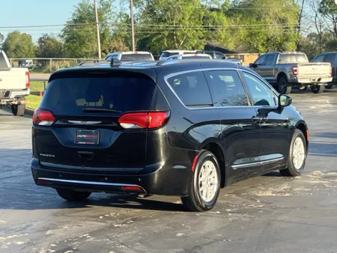 More photos of 2020 Chrysler Pacifica Touring L at Auto Boutique Texas, TX