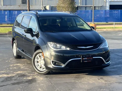 Photos of 2020 Chrysler Pacifica Touring L for sale in Alvin, TX at Auto Boutique Texas
