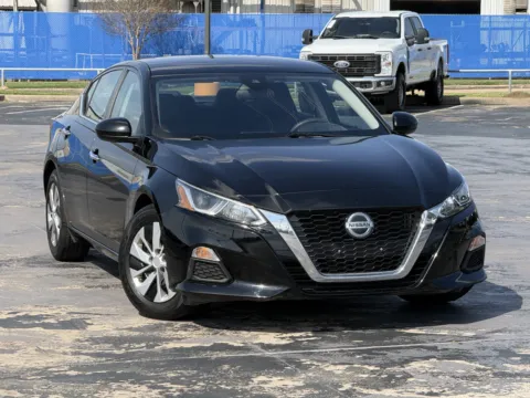 Photos of 2021 Nissan Altima 2.5 S for sale in Alvin, TX at Auto Boutique Texas