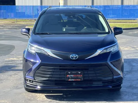Another view of 2022 Toyota Sienna LE for sale in Alvin, TX at Auto Boutique Texas
