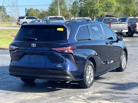 More photos of 2022 Toyota Sienna LE at Auto Boutique Texas, TX