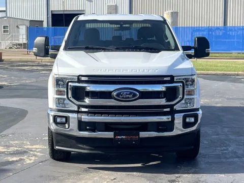 Another view of 2022 Ford Super Duty F-350 SRW XLT for sale in Alvin, TX at Auto Boutique Texas