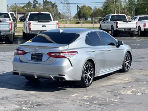 More photos of 2020 Toyota Camry SE at Auto Boutique Texas, TX