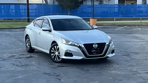 Photos of 2020 Nissan Altima 2.5 S for sale in Alvin, TX at Auto Boutique Texas