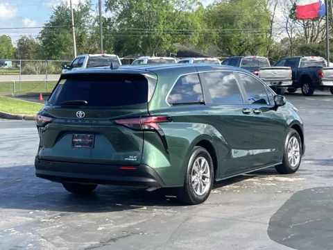 More photos of 2022 Toyota Sienna XLE at Auto Boutique Texas, TX