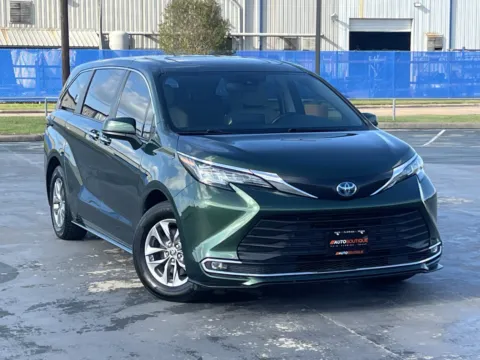 Photos of 2022 Toyota Sienna XLE for sale in Alvin, TX at Auto Boutique Texas