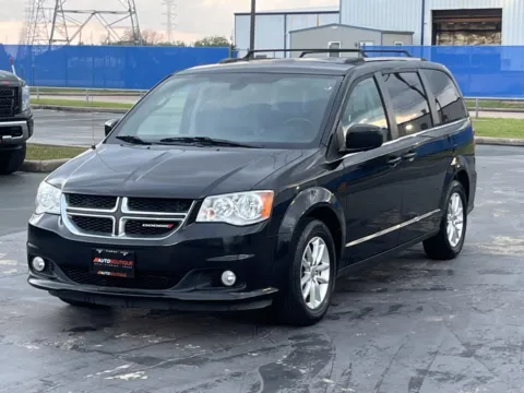 Another view of 2019 Dodge Grand Caravan SXT for sale in Alvin, TX at Auto Boutique Texas