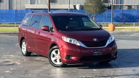 Black 2015 Toyota Sienna LE for sale in Alvin, TX