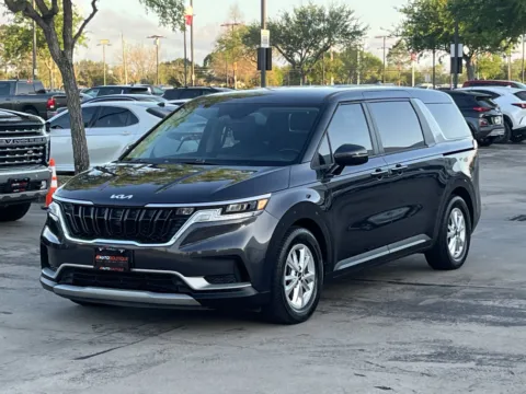 More photos of 2022 Kia Carnival LXS at Auto Boutique Texas, TX