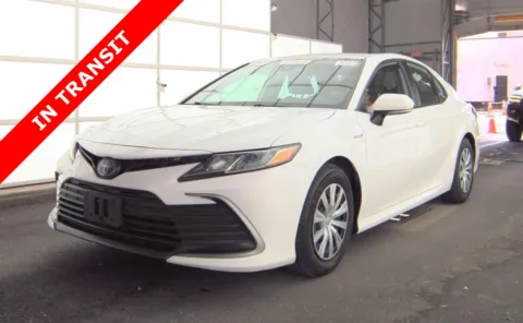 White 2021 Toyota Camry Hybrid LE for sale in Alvin, TX