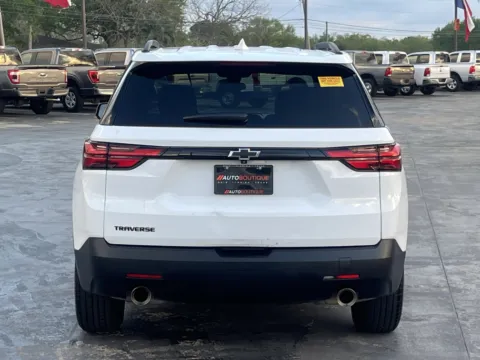 More photos of 2022 Chevrolet Traverse LS at Auto Boutique Texas, TX