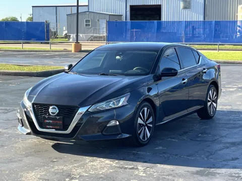 Another view of 2021 Nissan Altima 2.5 SV for sale in Alvin, TX at Auto Boutique Texas