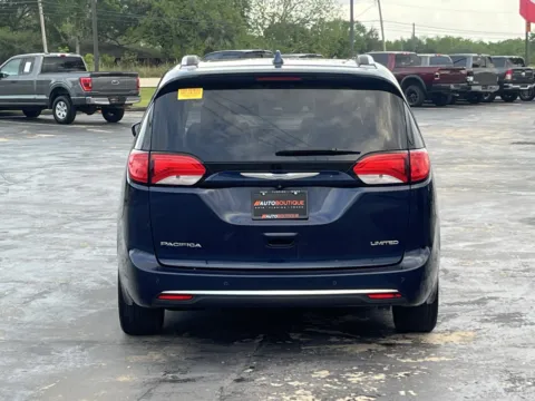 More photos of 2017 Chrysler Pacifica Limited at Auto Boutique Texas, TX