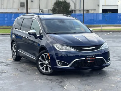 Photos of 2017 Chrysler Pacifica Limited for sale in Alvin, TX at Auto Boutique Texas