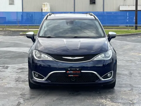 More photos of 2017 Chrysler Pacifica Limited at Auto Boutique Texas, TX