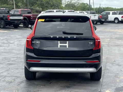 More photos of 2022 Volvo XC90 Momentum at Auto Boutique Texas, TX