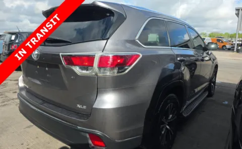 Another view of 2016 Toyota Highlander XLE for sale in Alvin, TX at Auto Boutique Texas