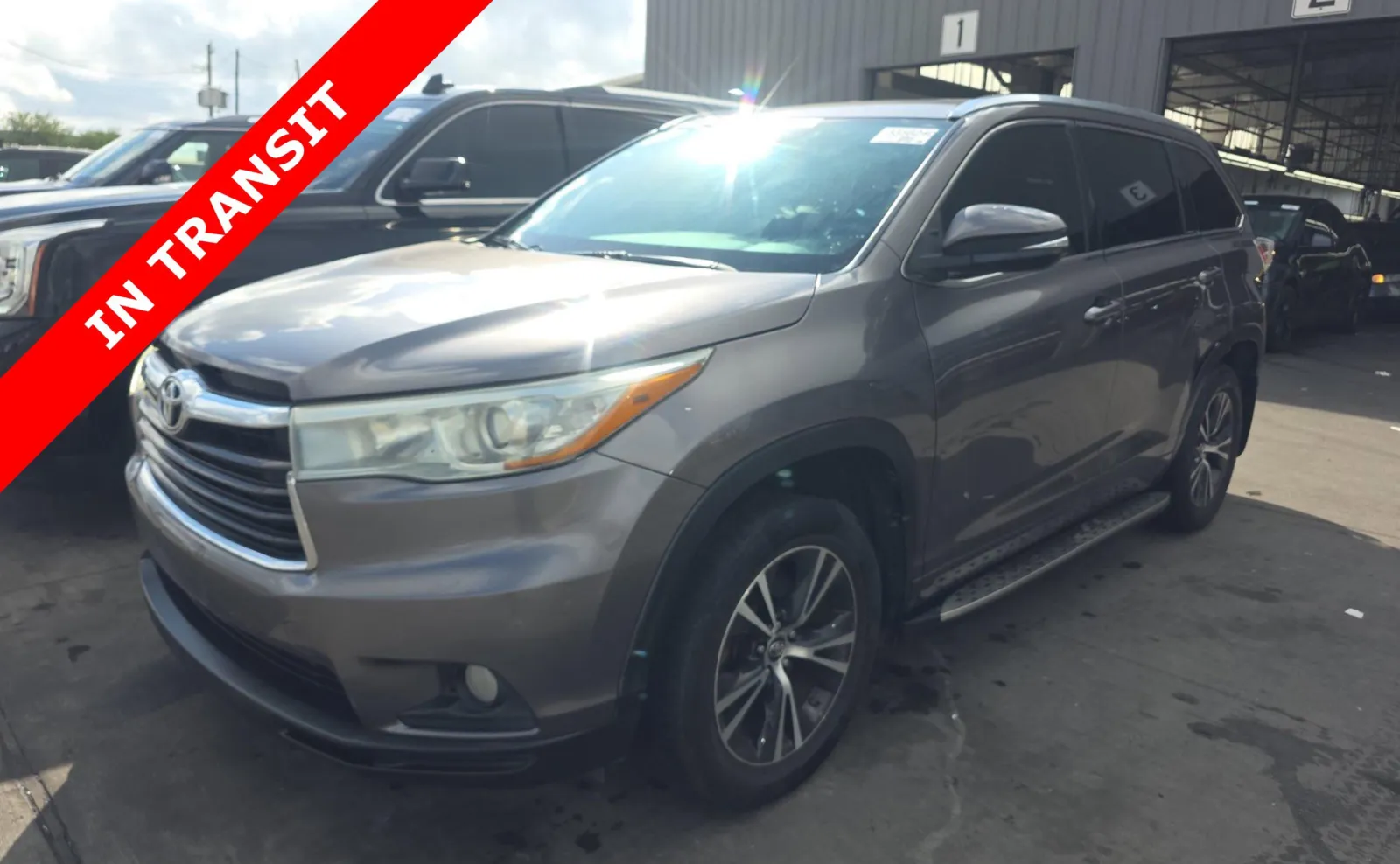 Gray 2016 Toyota Highlander XLE for sale in Alvin, TX