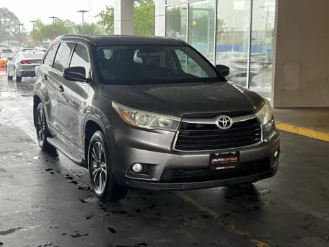 Photos of 2016 Toyota Highlander XLE for sale in Alvin, TX at Auto Boutique Texas