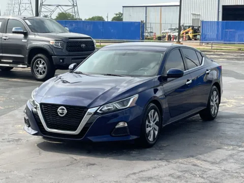 Another view of 2020 Nissan Altima 2.5 S for sale in Alvin, TX at Auto Boutique Texas